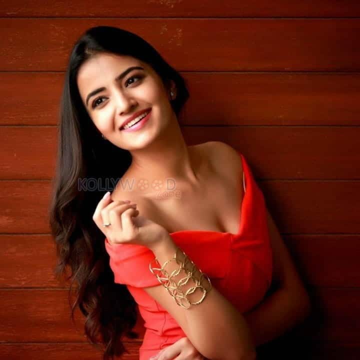 Actress Rukshar Mir Sexy Photos 21