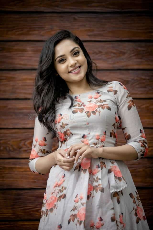 Actress Smruthi Venkat Photoshoot Stills 03