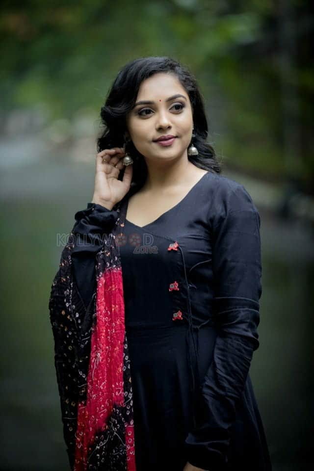 Actress Smruthi Venkat Photoshoot Stills 08