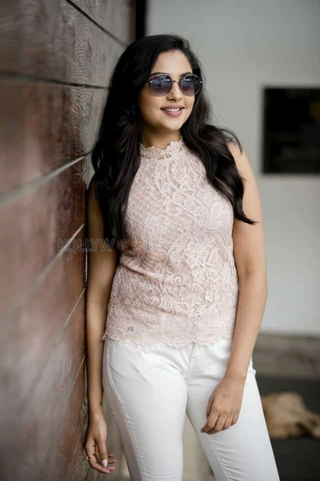 Actress Smruthi Venkat Photoshoot Stills 18