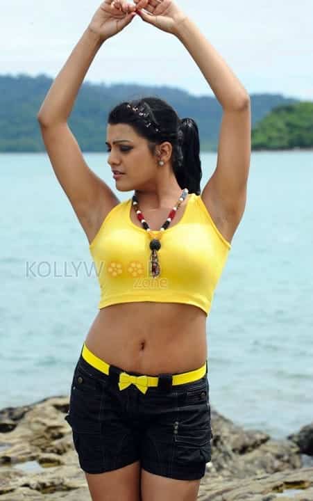 Actress Tashu Kaushik Hot Sexy Stills 10