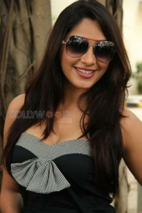 Ayirathil Iruvar Movie Heroine Kesha Sexy Photos 03