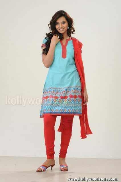 Beautiful Isha Chawla New Pictures 26