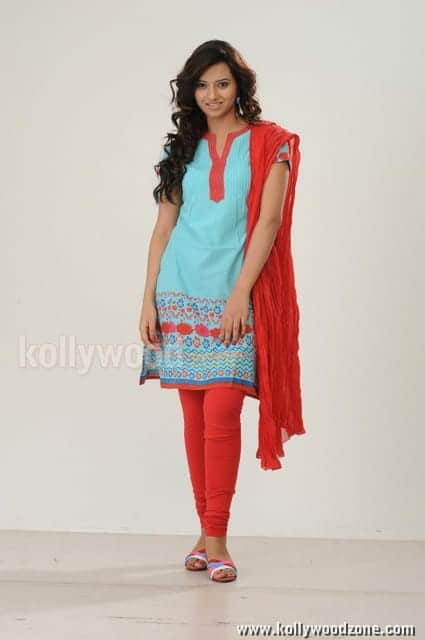 Beautiful Isha Chawla New Pictures 28