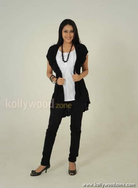 Beautiful Panchi Bora In Aakasame Haddu Movie Pictures 03
