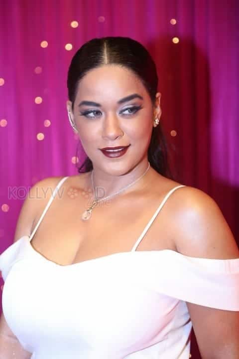 Busty Mumaith Khan Photos 06