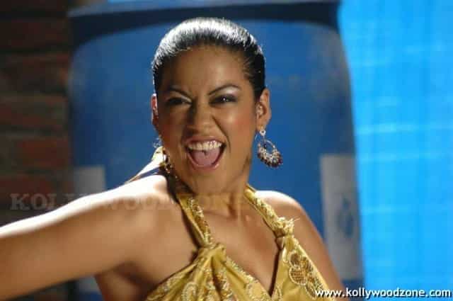 Hot Mumaith Khan Stills 18