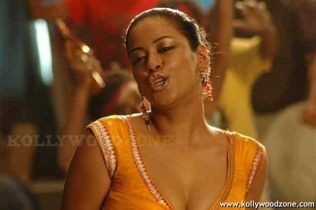 Hot Mumaith Khan Stills 26