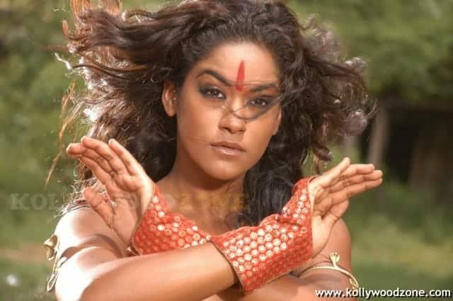 Hot Sexy Mumaith Khan Glamour Stills 03
