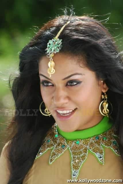 Hot Sexy Mumaith Khan Glamour Stills 11
