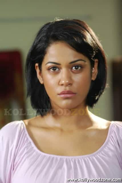 Hot Sexy Mumaith Khan Glamour Stills 27