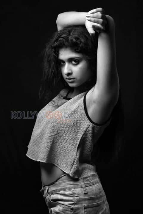 Ice Cream 2 Movie Heroine Naveena Mrudhula Basker Hot Photos 20