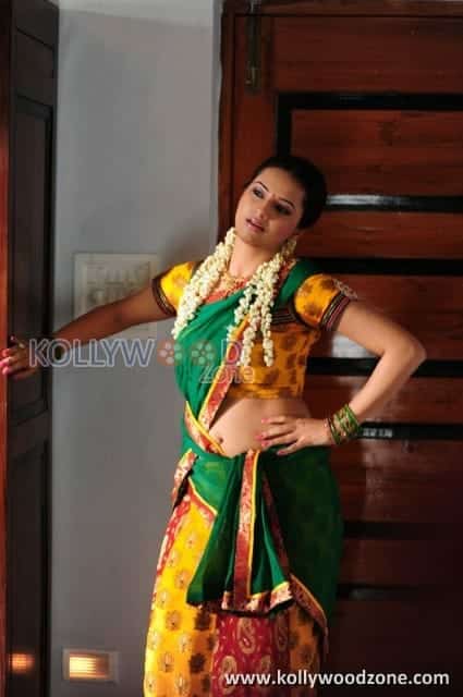 Isha Chawla Cute Sexy Stills 02
