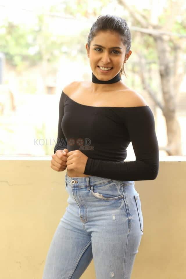 Kirrak Party Heroine Samyuktha Hegde Photos 02