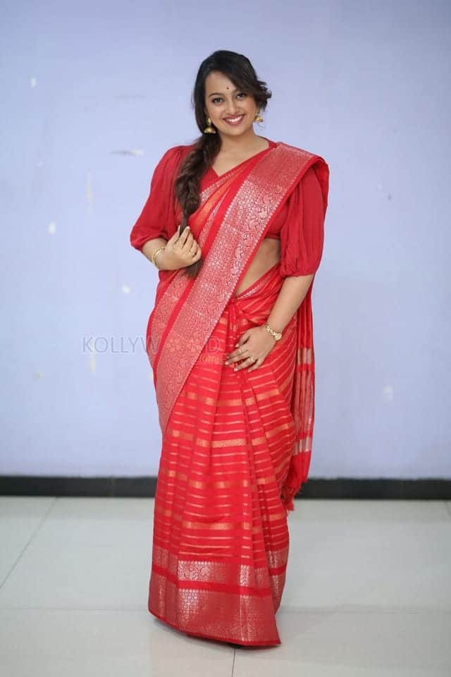 Malayalam Actress Ester Noronha at Maya Teaser Launch Photos 19