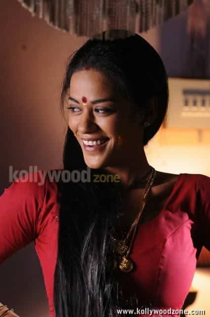 Mumaith Khan Spicy Saree Pictures 08