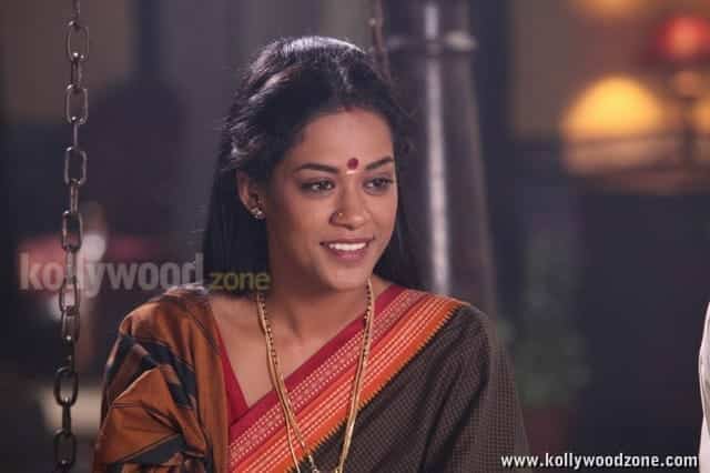 Mumaith Khan Spicy Saree Pictures 51