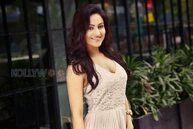 Sexy Actress Aksha Pictures 06