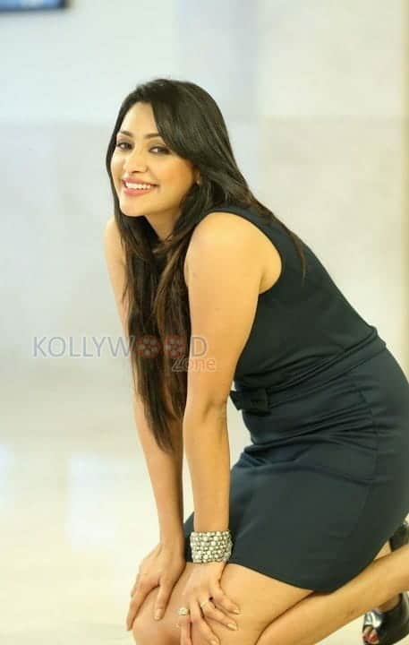 Sexy Actress Kesha Khambhati Photoshoot Stills 05