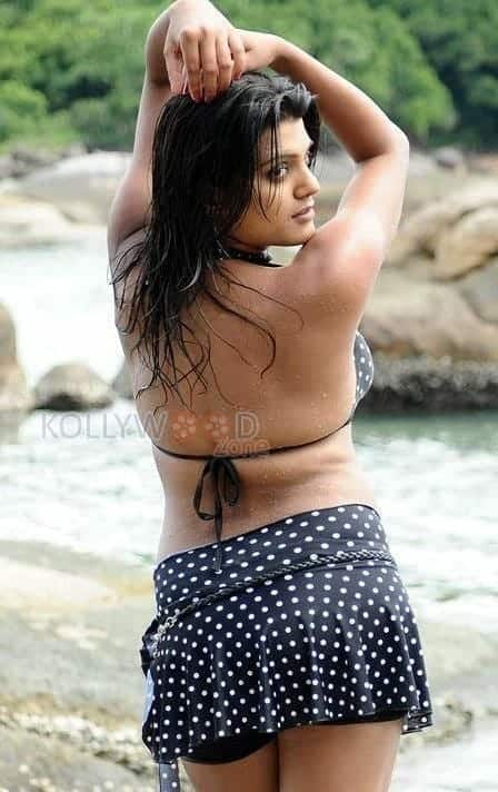 Sexy Actress Tashu Kaushik Hot Pictures 07