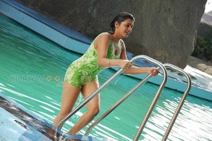 Sexy Actress Tashu Kaushik Hot Pictures 08