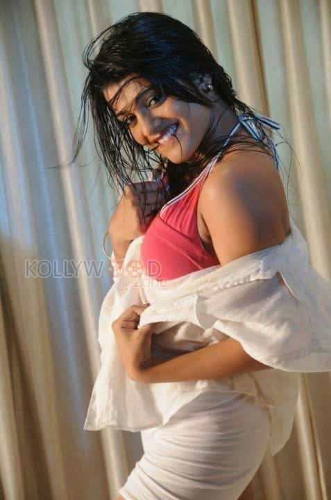 Sexy Actress Tashu Kaushik Hot Pictures 14