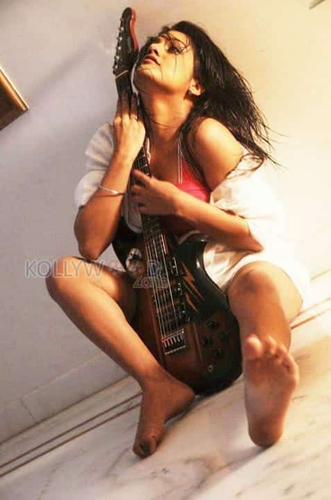 Sexy Actress Tashu Kaushik Hot Pictures 26