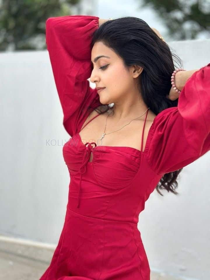 Sexy Avantika Mishra in a Red Ruched Dress Pictures 01