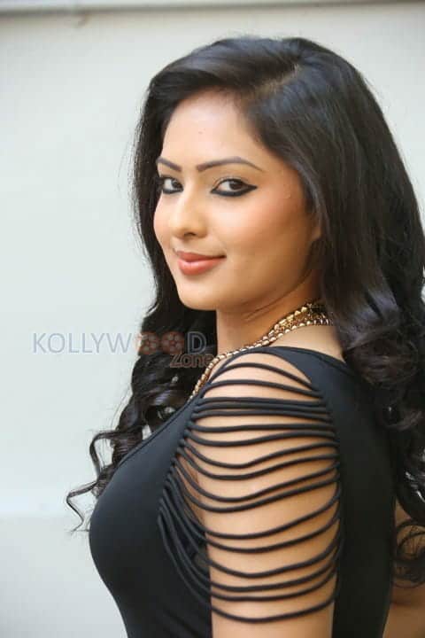 Sexy Nikesha Patel New Photos 08