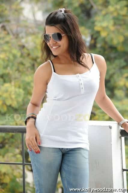 Sexy Tashu Koushik Pictures 09