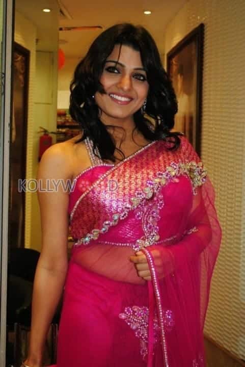 Sexy Telugu Actress Tashu Kaushik Pictures 09