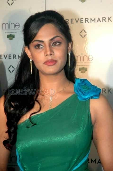 Tamil Actress Karthika Nair Stills 06