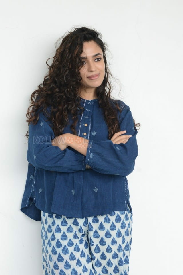 Taxiwaala Movie Actress Malavika Nair Interview Photos 11
