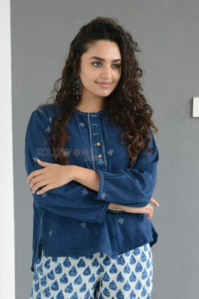 Taxiwaala Movie Actress Malavika Nair Interview Photos 18