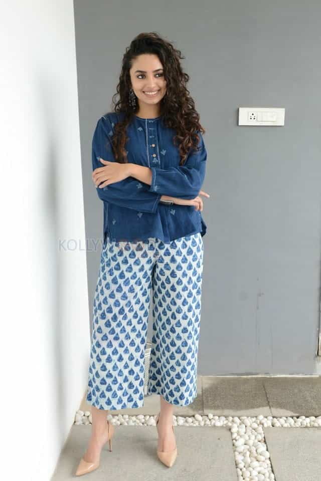 Taxiwaala Movie Actress Malavika Nair Interview Photos 19