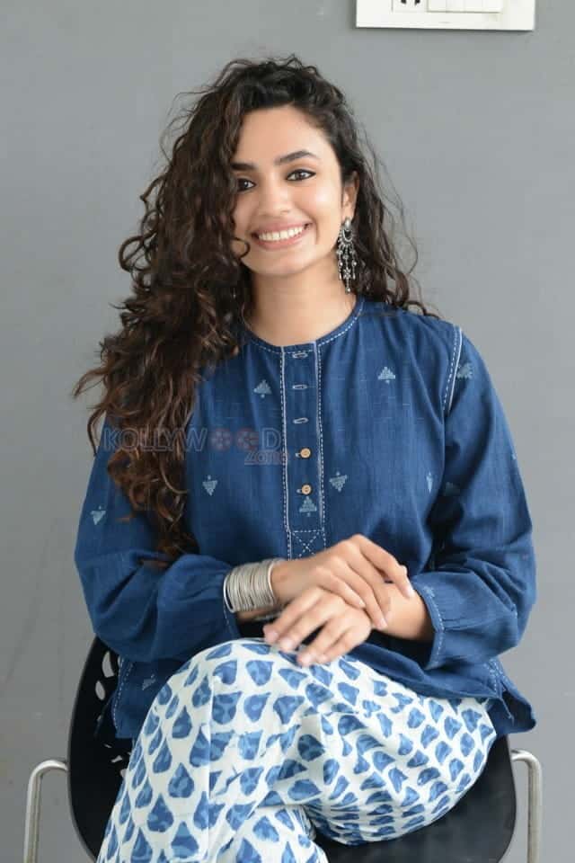 Taxiwaala Movie Actress Malavika Nair Interview Photos 23