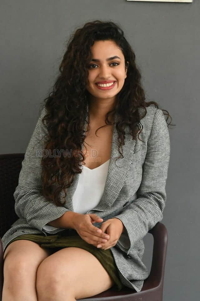 Taxiwala Actress Malavika Nair Sexy Photos 08