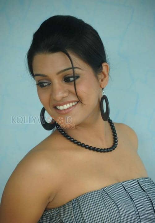 Telugu Actress Tashu Kaushik Spicy Pictures 04