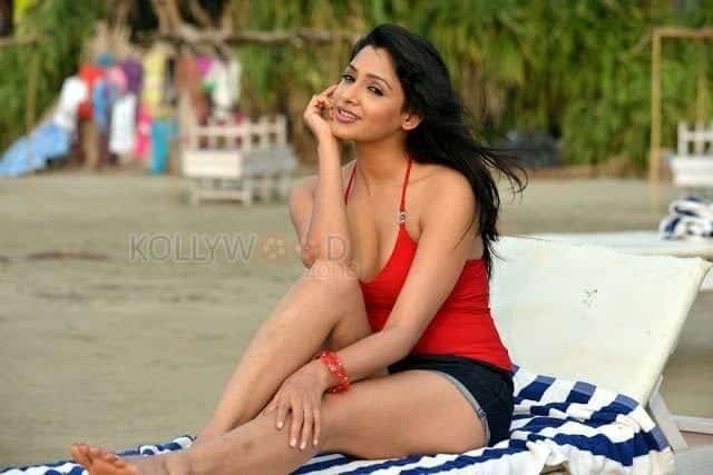 Telugu Hot Actress Kesha Khambhati Sexy Pictures 07