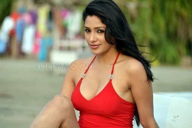 Telugu Hot Actress Kesha Khambhati Sexy Pictures 15