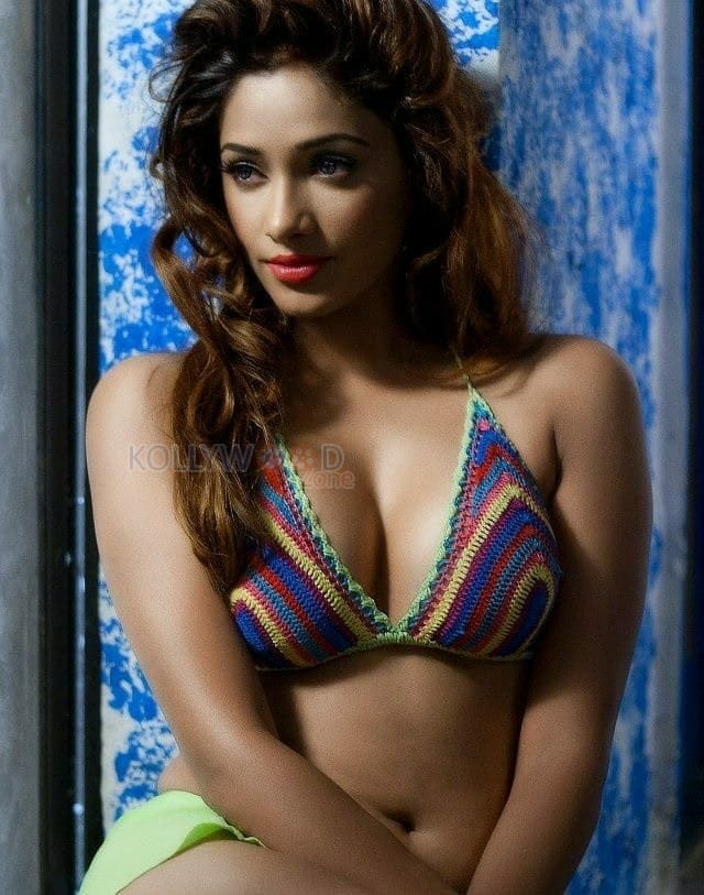 Telugu Hot Actress Kesha Khambhati Sexy Pictures 22