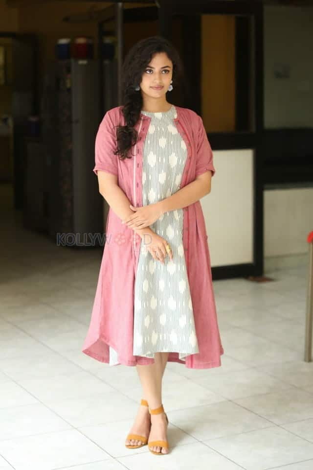 Vijetha Movie Heroine Malavika Nair Interview Photos 14