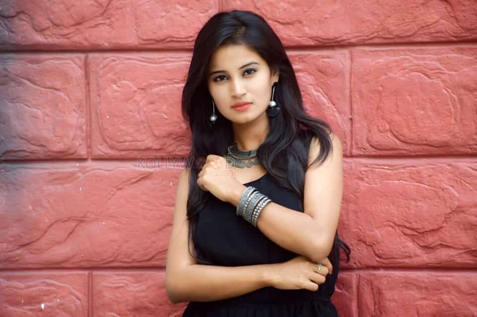 Actress Anusha Rai Photo Shoot Pictures 08