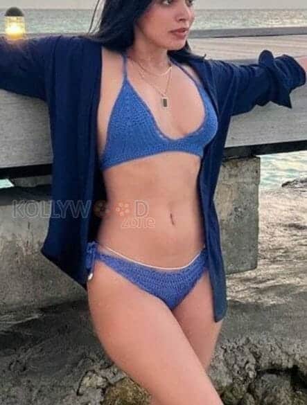 Divya Bharathi Sizzles in Two Piece Bikini!