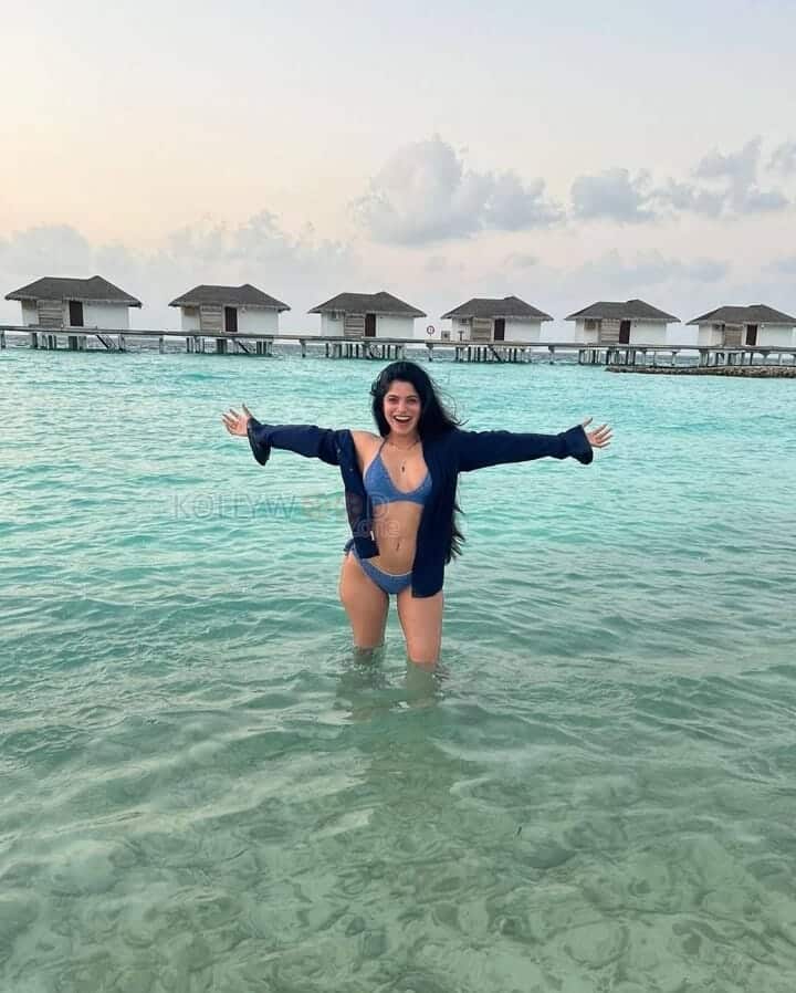Actress Divya Bharathi Maldives Bikini Stills 10 182966 Kollywood Zone
