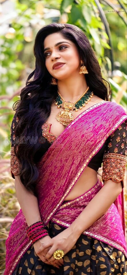 Actress Divya Bharathi Traditional Half Saree Picture 01