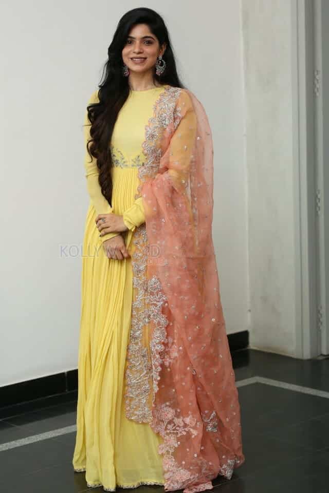 Actress Divya Bharthi at Sudigali Sudheer New Movie Launch Photos 01