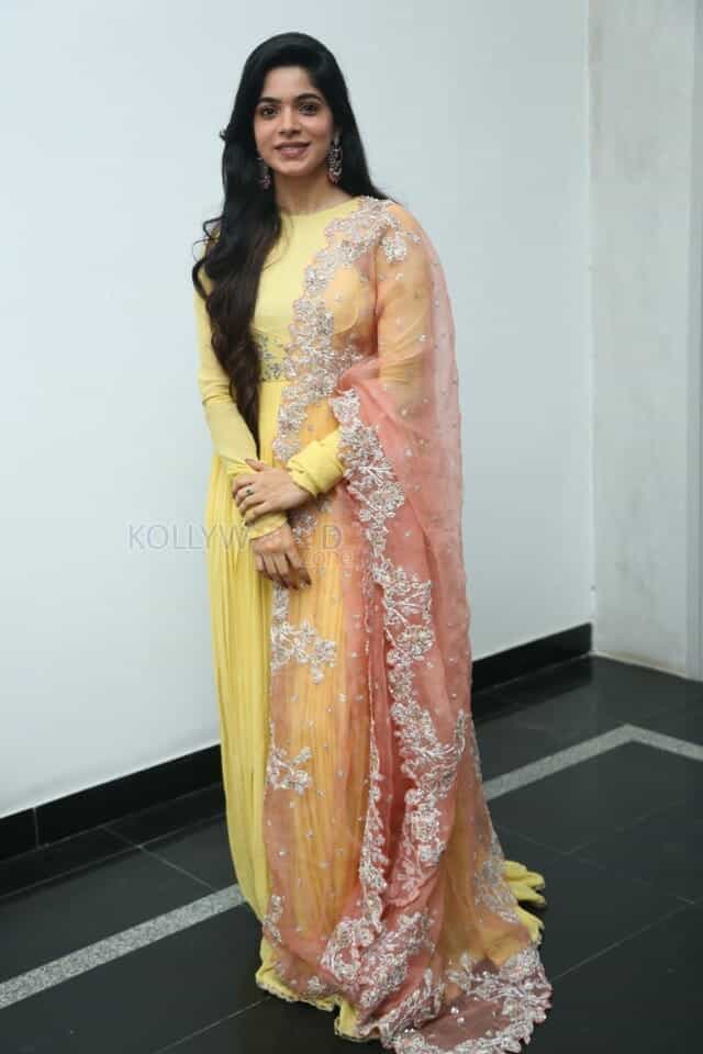 Actress Divya Bharthi at Sudigali Sudheer New Movie Launch Photos 02