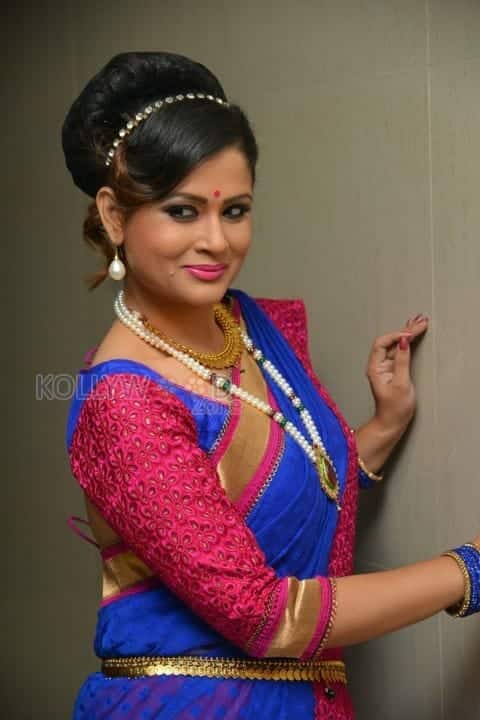 Actress Shilpa Chakravarthy Saree Pictures 08