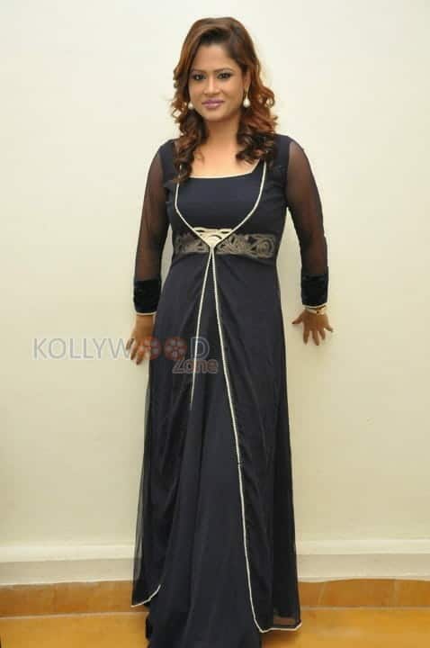 Actress Shilpha Chakravarthy Photoshoot Pictures 06